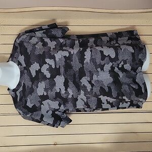 Lululemon All Yours camo T size 6